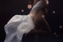 maternité underwater cannes - photo artistique femme enceinte subaquatique