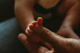 photo nouveau né cannes - photo pied de bébé