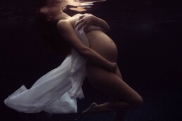 photographe aquatique cannes - photo femme enceinte sous l'eau