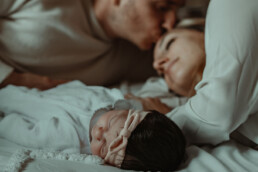 séance photo famille juan les pins - photo couple avec bébé