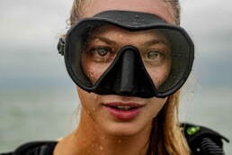 séance portrait cannes - photo belle femme avec masque de plongée