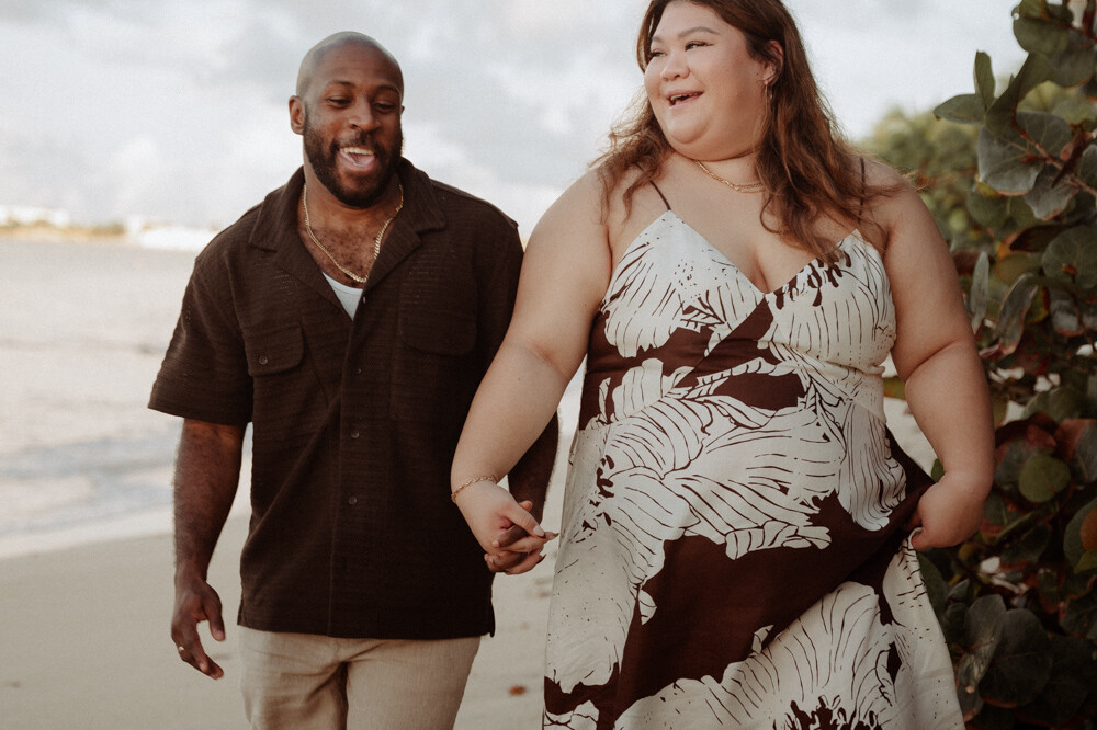 couple photoshoot sint maarten having fun at the beach