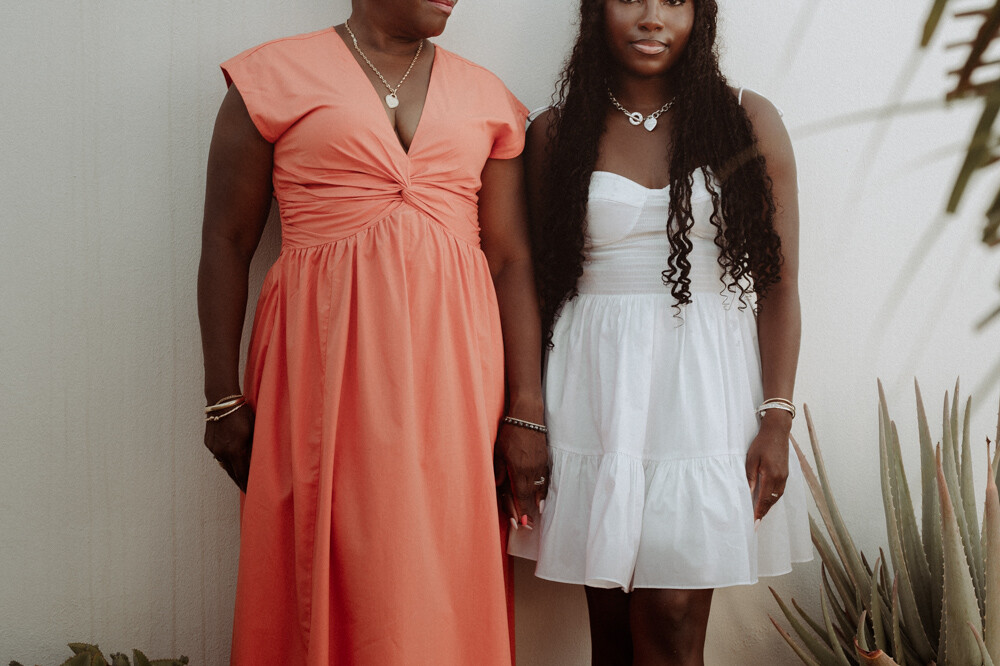 family photo sint maarten mother and daughter posing outside with natural light