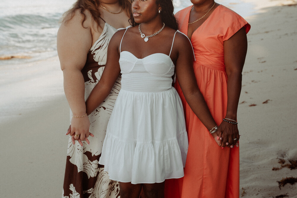 holiday photos sint maarten mother and siblings at the beach