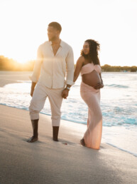 photographe saint martin femme enceinte et mari plage lever de soleil