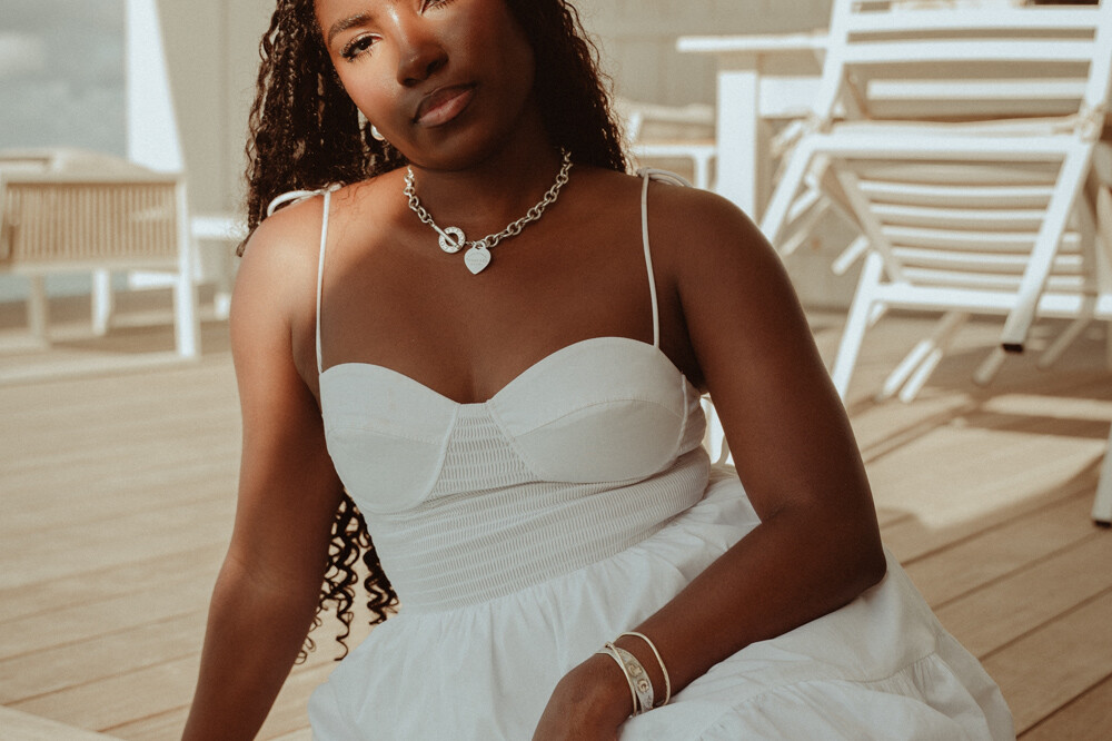 vacation photoshoot sint maarten woman in pool deck with sunbeam on the face